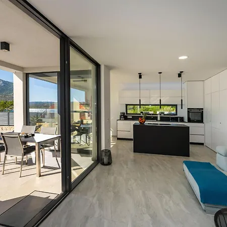 Lovely In With Kitchen