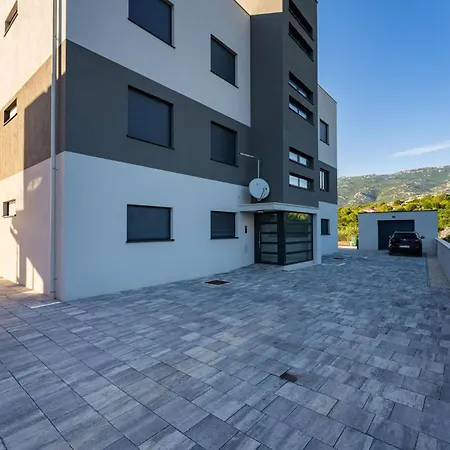 Apartment Lovely In With Kitchen Rovanjska